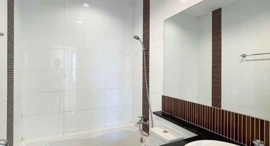 For rent and for sale 4 bedrooms townhouse in Bueng Kum, Bangkok