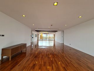 For rent 4 bedrooms apartment in Khlong Toei, Bangkok