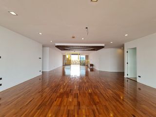 For rent 4 bedrooms apartment in Khlong Toei, Bangkok