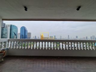 For rent 4 bedrooms apartment in Khlong Toei, Bangkok