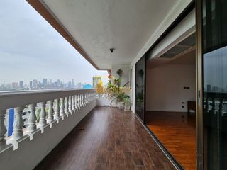 For rent 4 bedrooms apartment in Khlong Toei, Bangkok