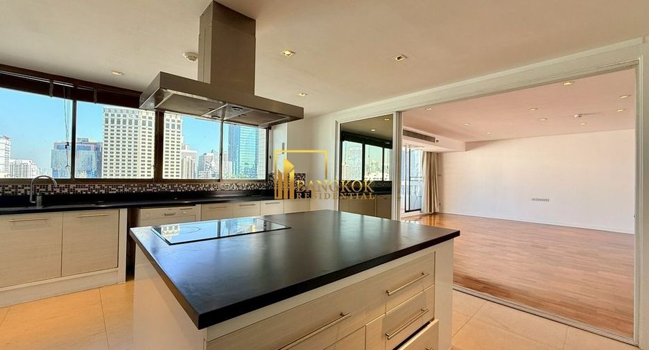 For rent 4 bedrooms apartment in Khlong Toei, Bangkok
