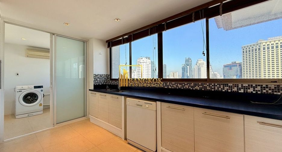 For rent 4 bedrooms apartment in Khlong Toei, Bangkok
