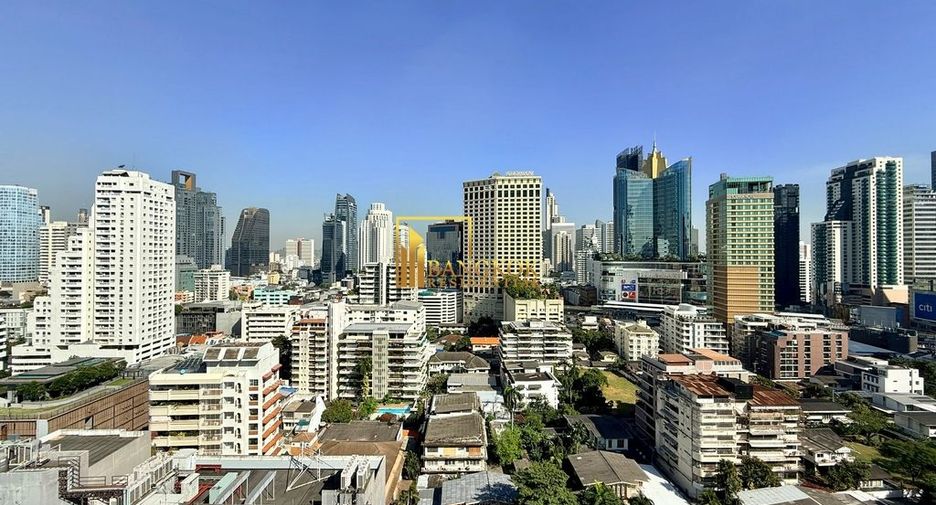 For rent 4 bedrooms apartment in Khlong Toei, Bangkok