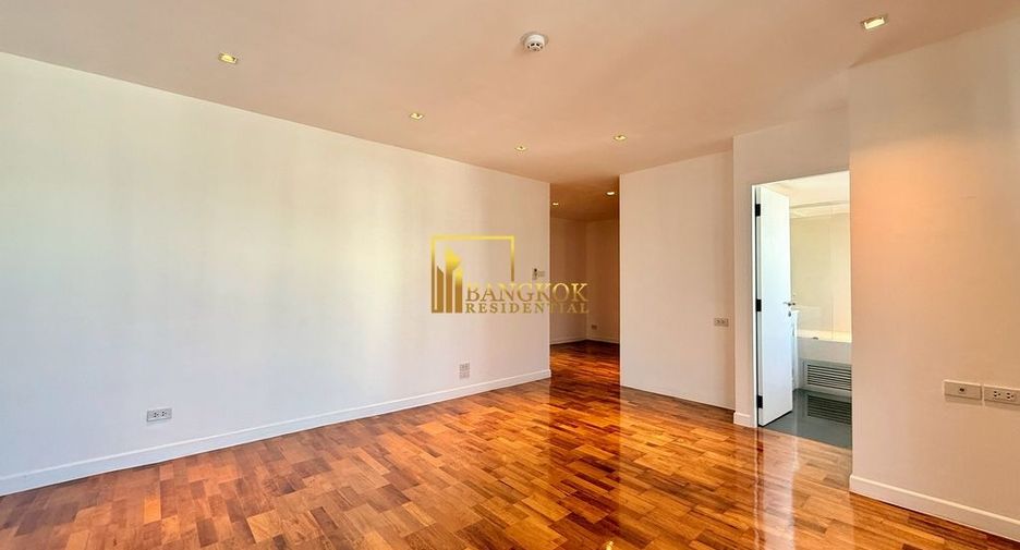 For rent 4 bedrooms apartment in Khlong Toei, Bangkok