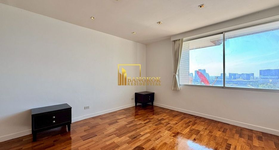For rent 4 bedrooms apartment in Khlong Toei, Bangkok