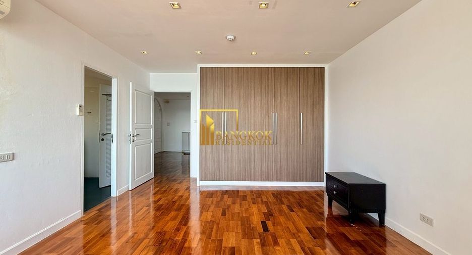 For rent 4 bedrooms apartment in Khlong Toei, Bangkok