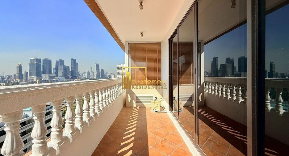 For rent 4 bedrooms apartment in Khlong Toei, Bangkok