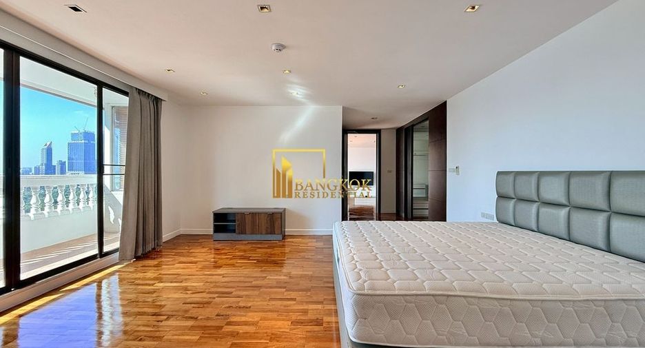 For rent 4 bedrooms apartment in Khlong Toei, Bangkok