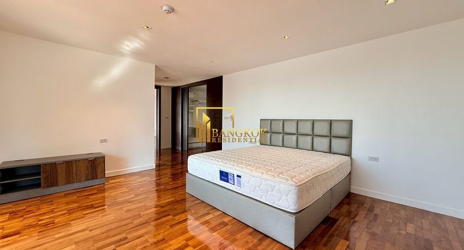 For rent 4 bedrooms apartment in Khlong Toei, Bangkok
