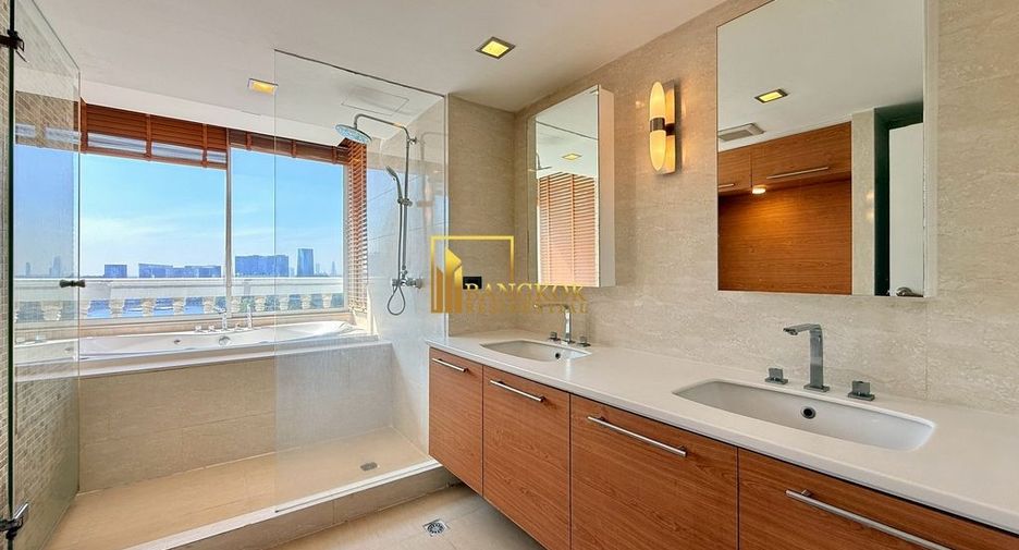 For rent 4 bedrooms apartment in Khlong Toei, Bangkok