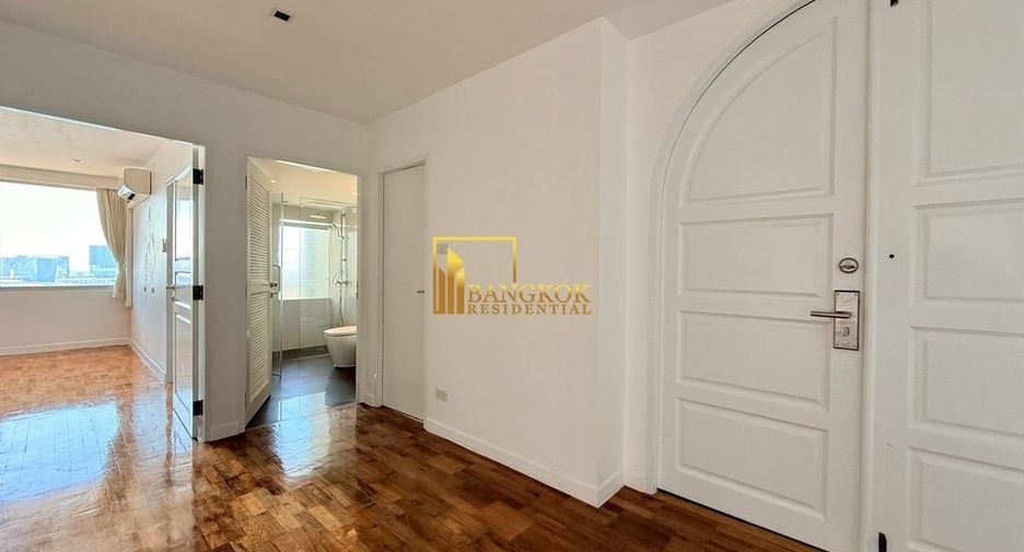 For rent 4 bedrooms apartment in Khlong Toei, Bangkok