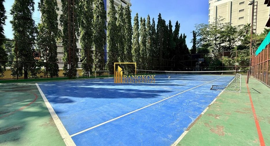 For rent 4 bedrooms apartment in Khlong Toei, Bangkok