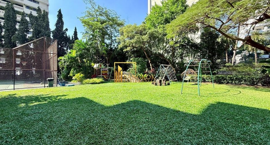 For rent 4 bedrooms apartment in Khlong Toei, Bangkok