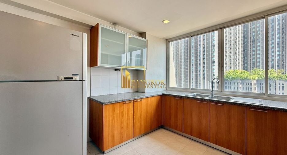 For rent 4 bedrooms apartment in Pathum Wan, Bangkok