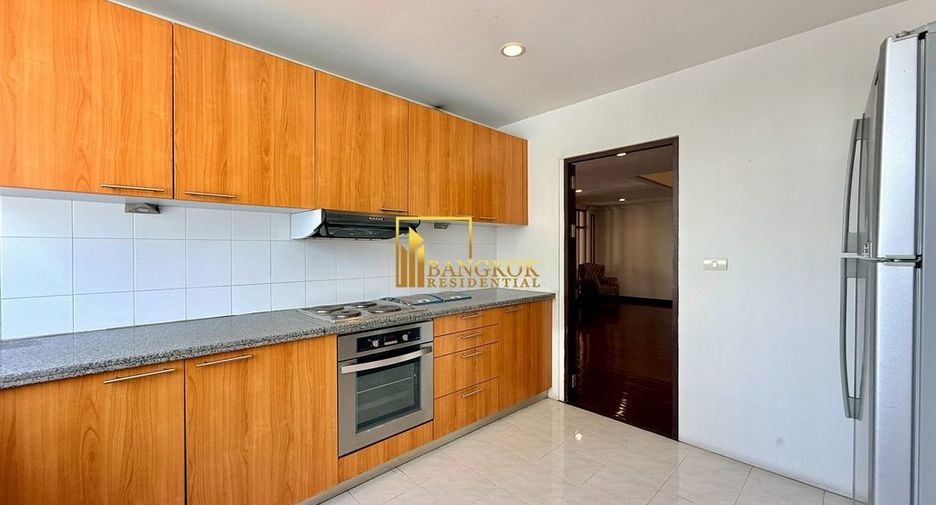 For rent 4 bedrooms apartment in Pathum Wan, Bangkok