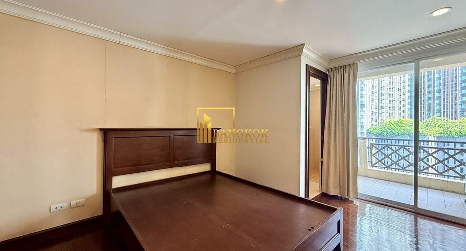 For rent 4 bedrooms apartment in Pathum Wan, Bangkok