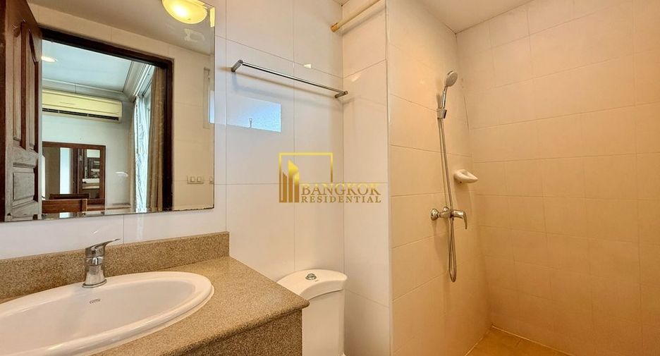 For rent 4 bedrooms apartment in Pathum Wan, Bangkok