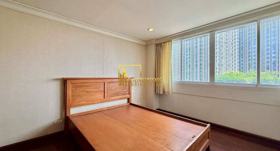 For rent 4 bedrooms apartment in Pathum Wan, Bangkok