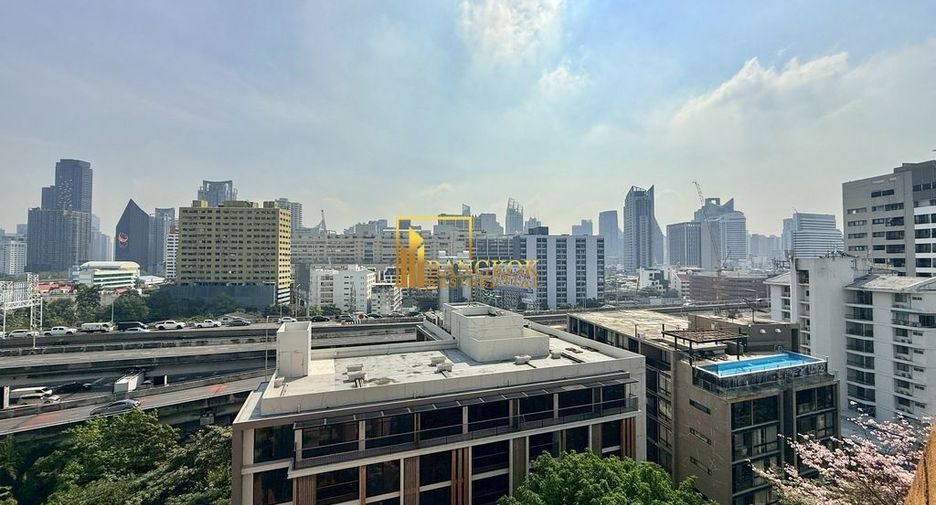 For rent 4 bedrooms apartment in Pathum Wan, Bangkok