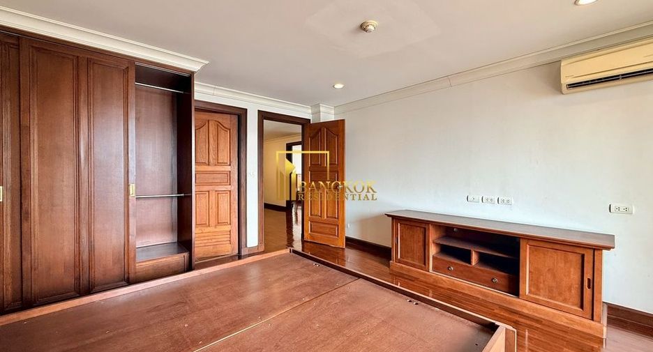 For rent 4 bedrooms apartment in Pathum Wan, Bangkok