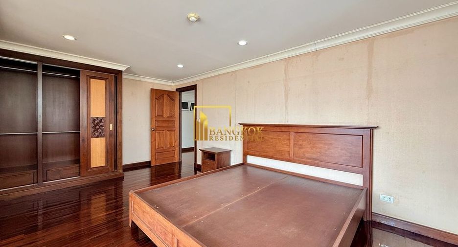 For rent 4 bedrooms apartment in Pathum Wan, Bangkok