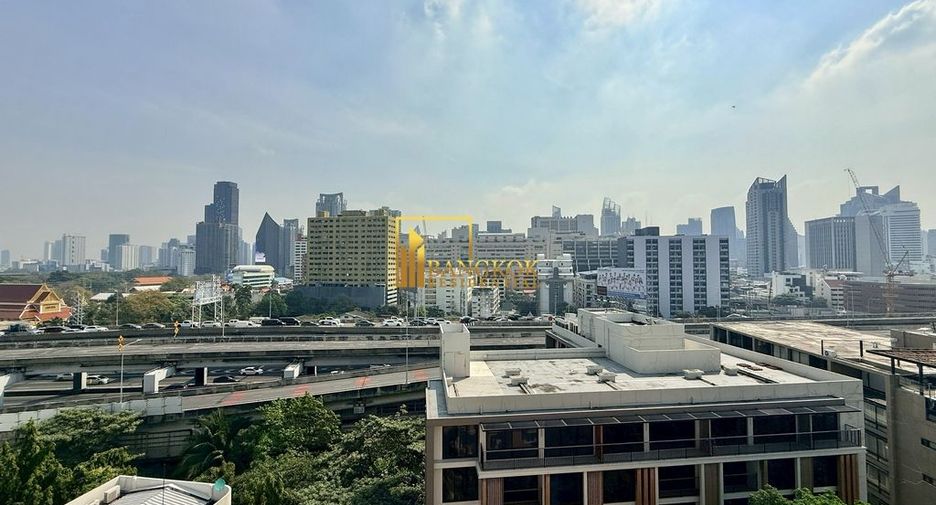 For rent 4 bedrooms apartment in Pathum Wan, Bangkok