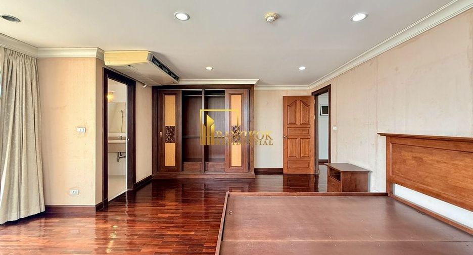 For rent 4 bedrooms apartment in Pathum Wan, Bangkok