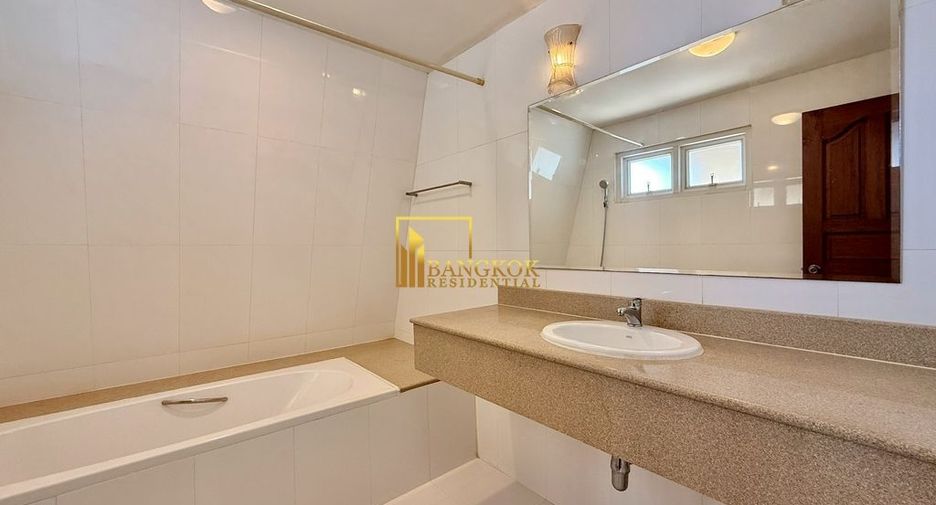 For rent 4 bedrooms apartment in Pathum Wan, Bangkok
