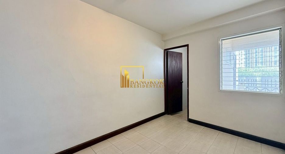 For rent 4 bedrooms apartment in Pathum Wan, Bangkok