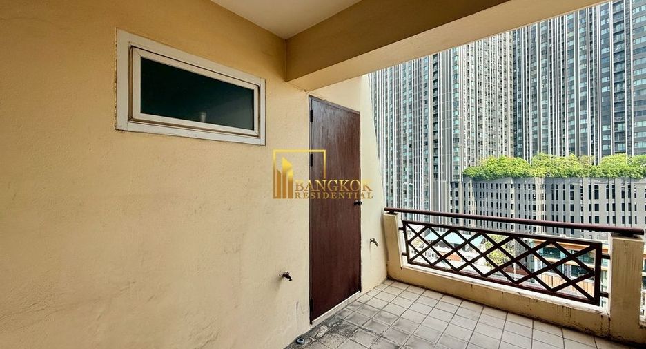 For rent 4 bedrooms apartment in Pathum Wan, Bangkok