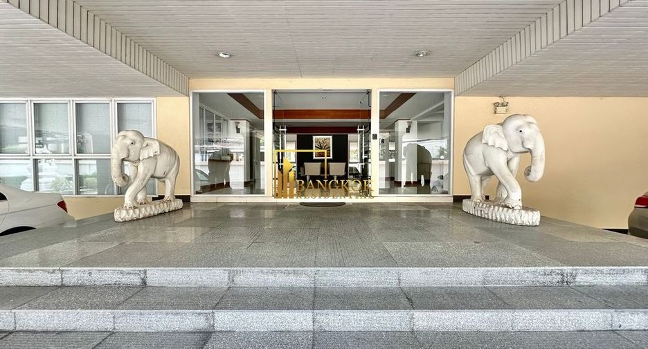 For rent 4 bedrooms apartment in Pathum Wan, Bangkok