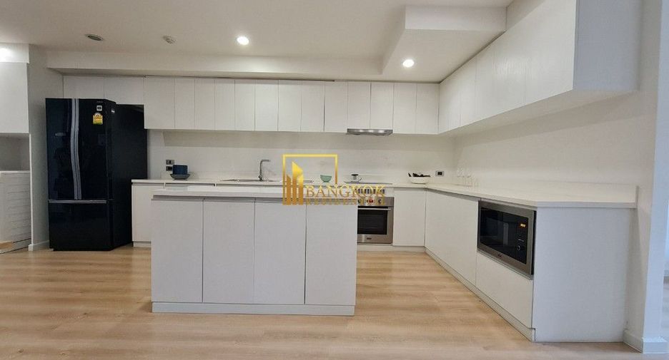 For rent 3 bedrooms apartment in Watthana, Bangkok