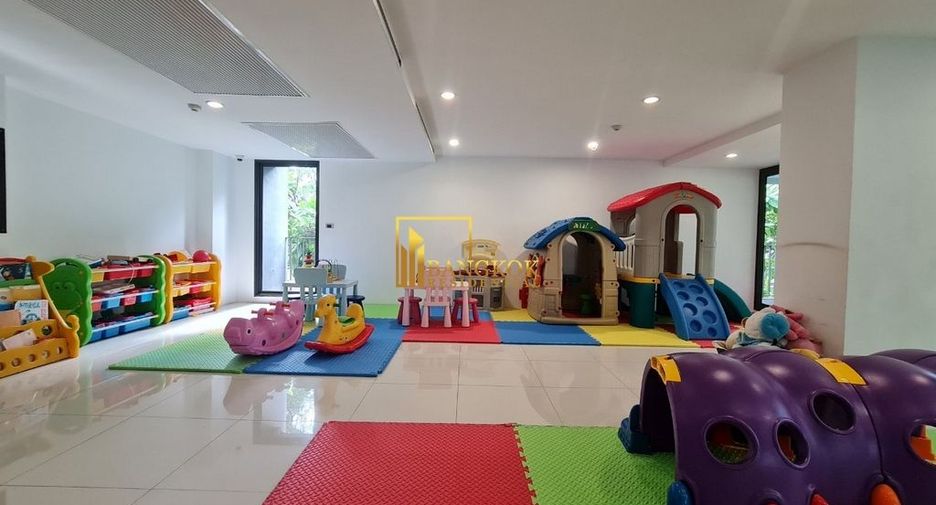 For rent 3 bedrooms apartment in Watthana, Bangkok