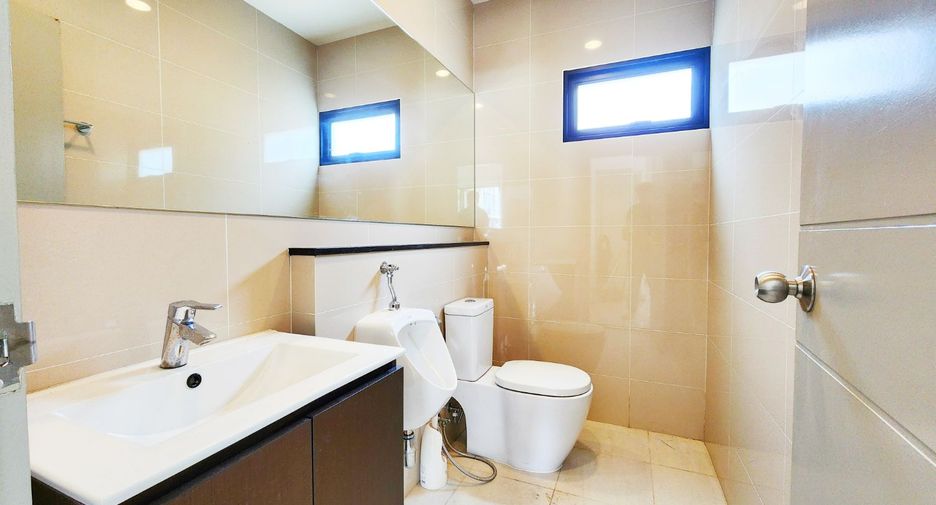 For rent 3 bedrooms retail Space in Lat Phrao, Bangkok