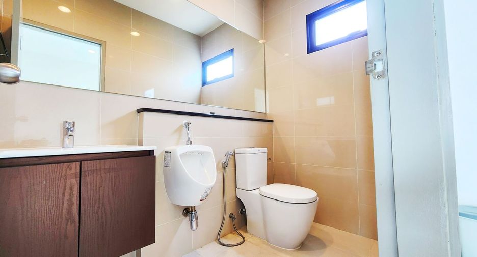 For rent 3 bedrooms retail Space in Lat Phrao, Bangkok