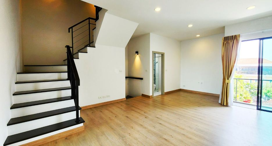 For rent 3 bedrooms retail Space in Lat Phrao, Bangkok