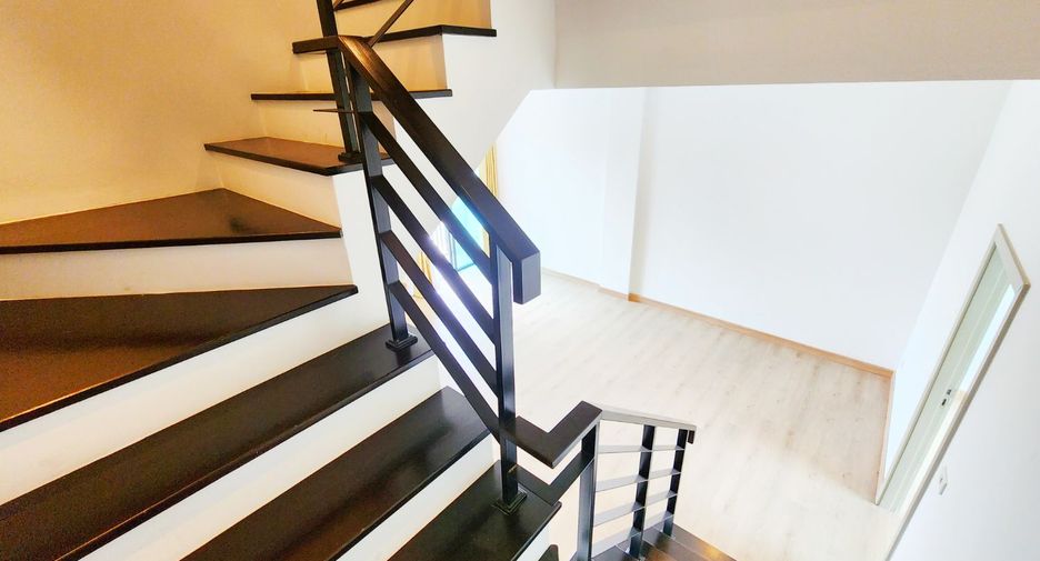 For rent 3 bedrooms retail Space in Lat Phrao, Bangkok
