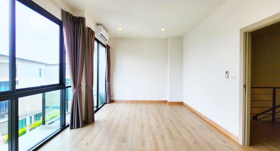 For rent 3 bedrooms retail Space in Lat Phrao, Bangkok