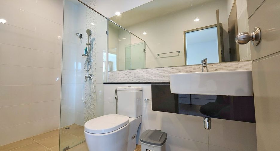 For rent 3 bedrooms retail Space in Lat Phrao, Bangkok