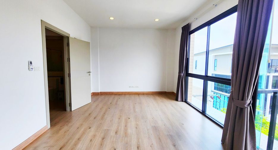 For rent 3 bedrooms retail Space in Lat Phrao, Bangkok