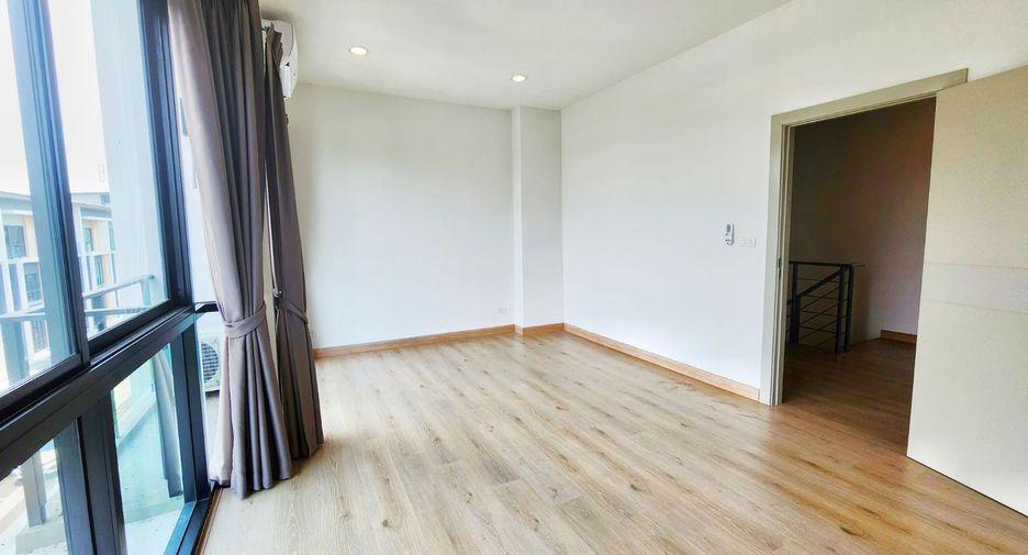 For rent 3 bedrooms retail Space in Lat Phrao, Bangkok