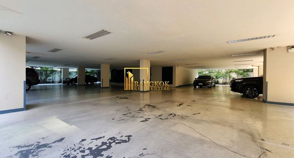 For rent 3 bedrooms apartment in Yan Nawa, Bangkok