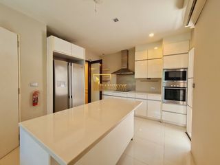 For rent 3 bedrooms apartment in Yan Nawa, Bangkok
