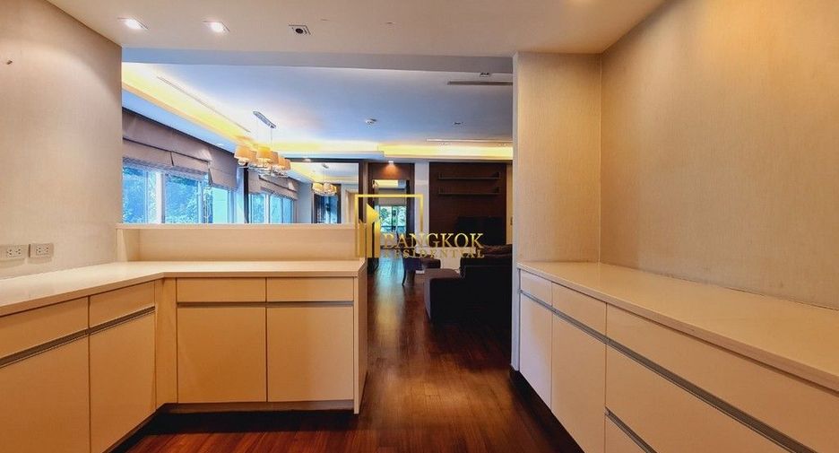 For rent 3 bedrooms apartment in Yan Nawa, Bangkok