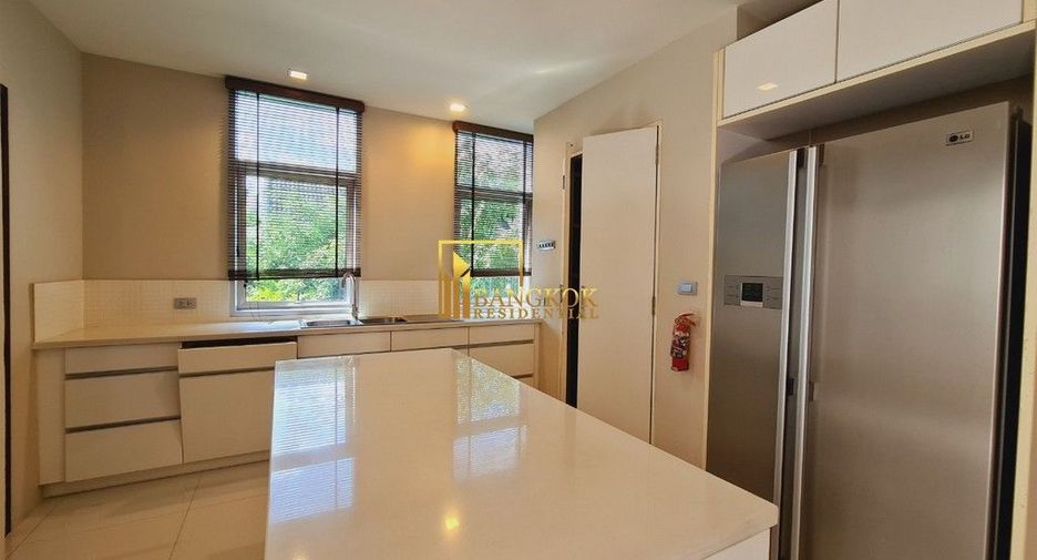 For rent 3 bedrooms apartment in Yan Nawa, Bangkok