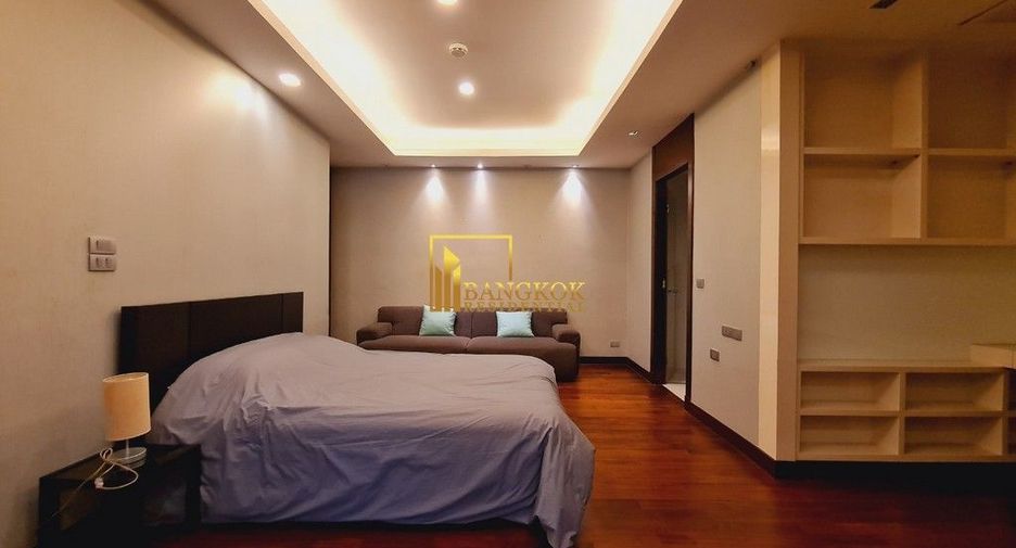 For rent 3 bedrooms apartment in Yan Nawa, Bangkok