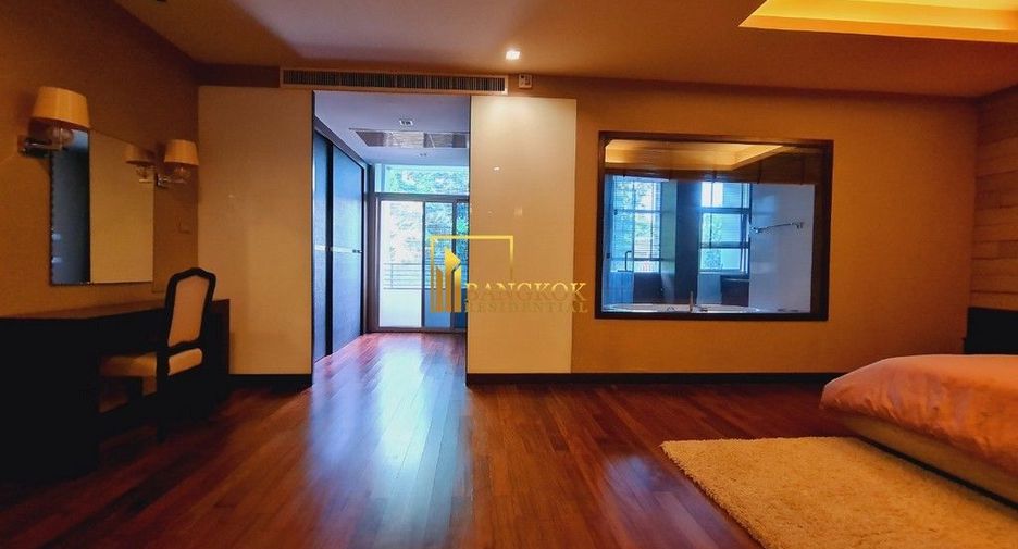 For rent 3 bedrooms apartment in Yan Nawa, Bangkok