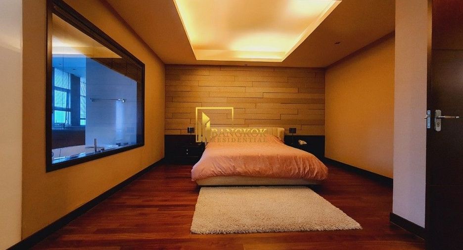 For rent 3 bedrooms apartment in Yan Nawa, Bangkok