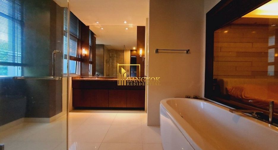 For rent 3 bedrooms apartment in Yan Nawa, Bangkok